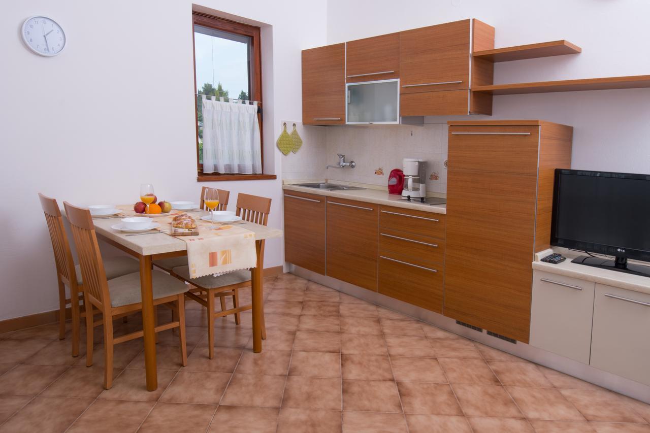 Apartmani Mira Premantura Buitenkant foto
